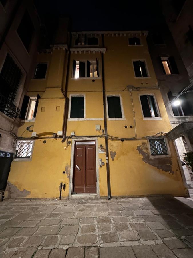 First Dream Venesia Bagian luar foto