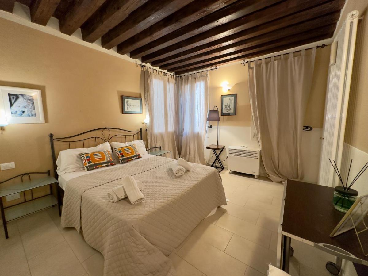 First Dream Venesia Bagian luar foto