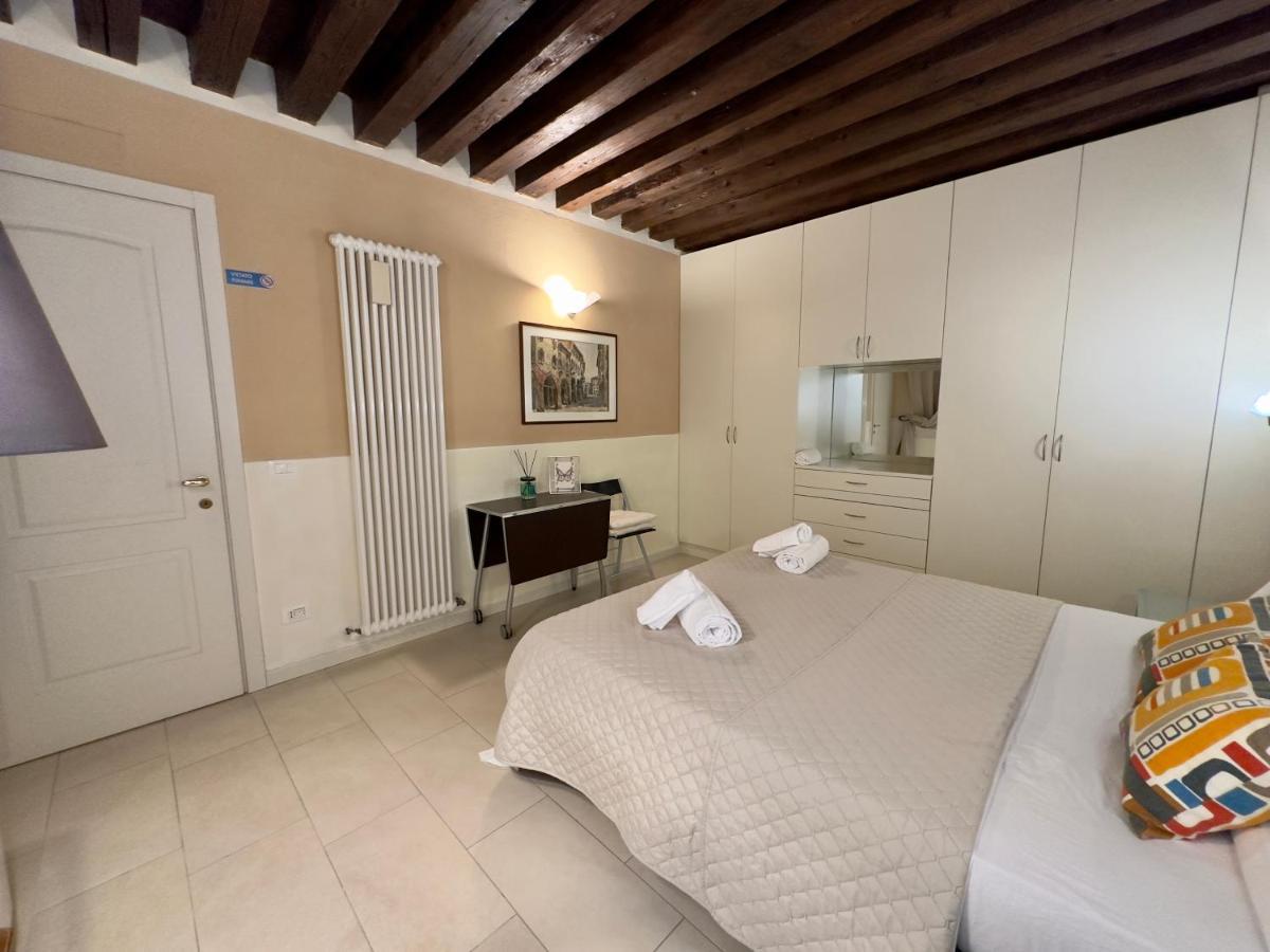 First Dream Venesia Bagian luar foto