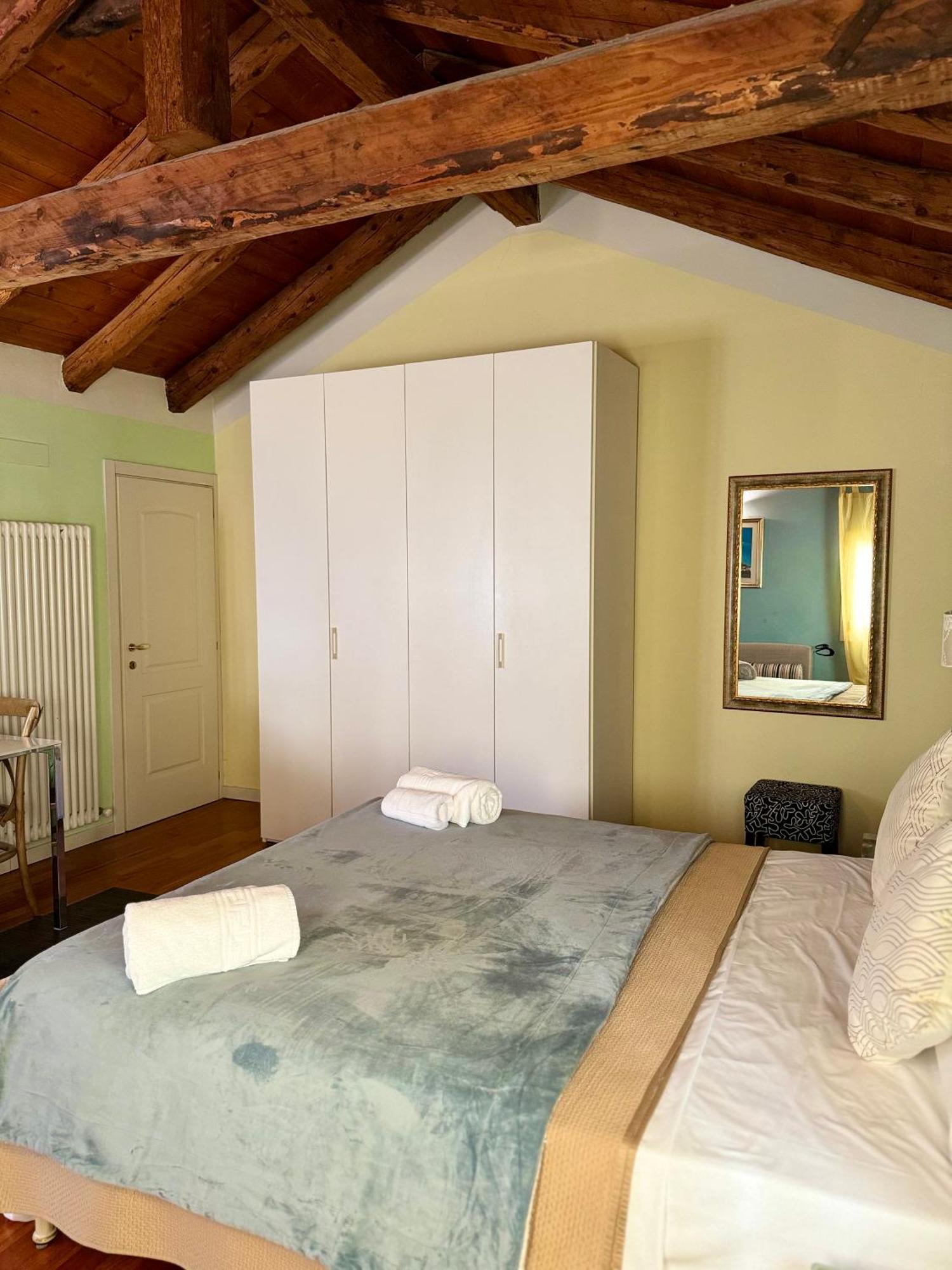 First Dream Venesia Bagian luar foto