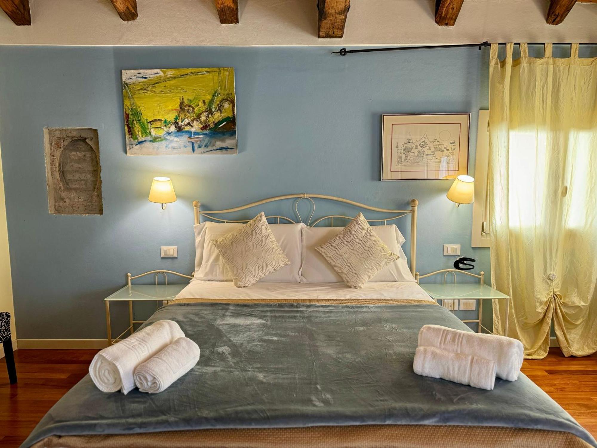 First Dream Venesia Bagian luar foto