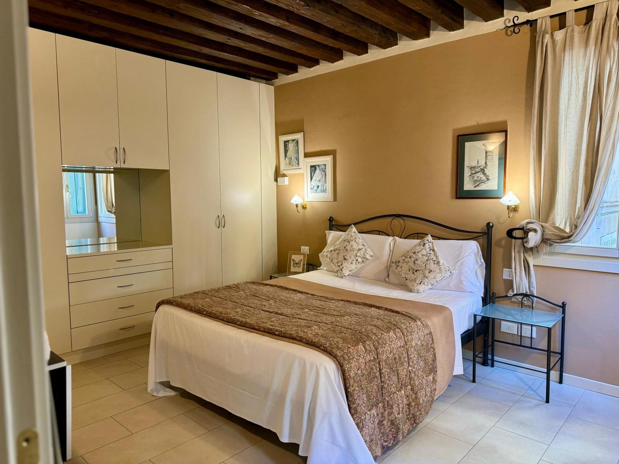 First Dream Venesia Bagian luar foto
