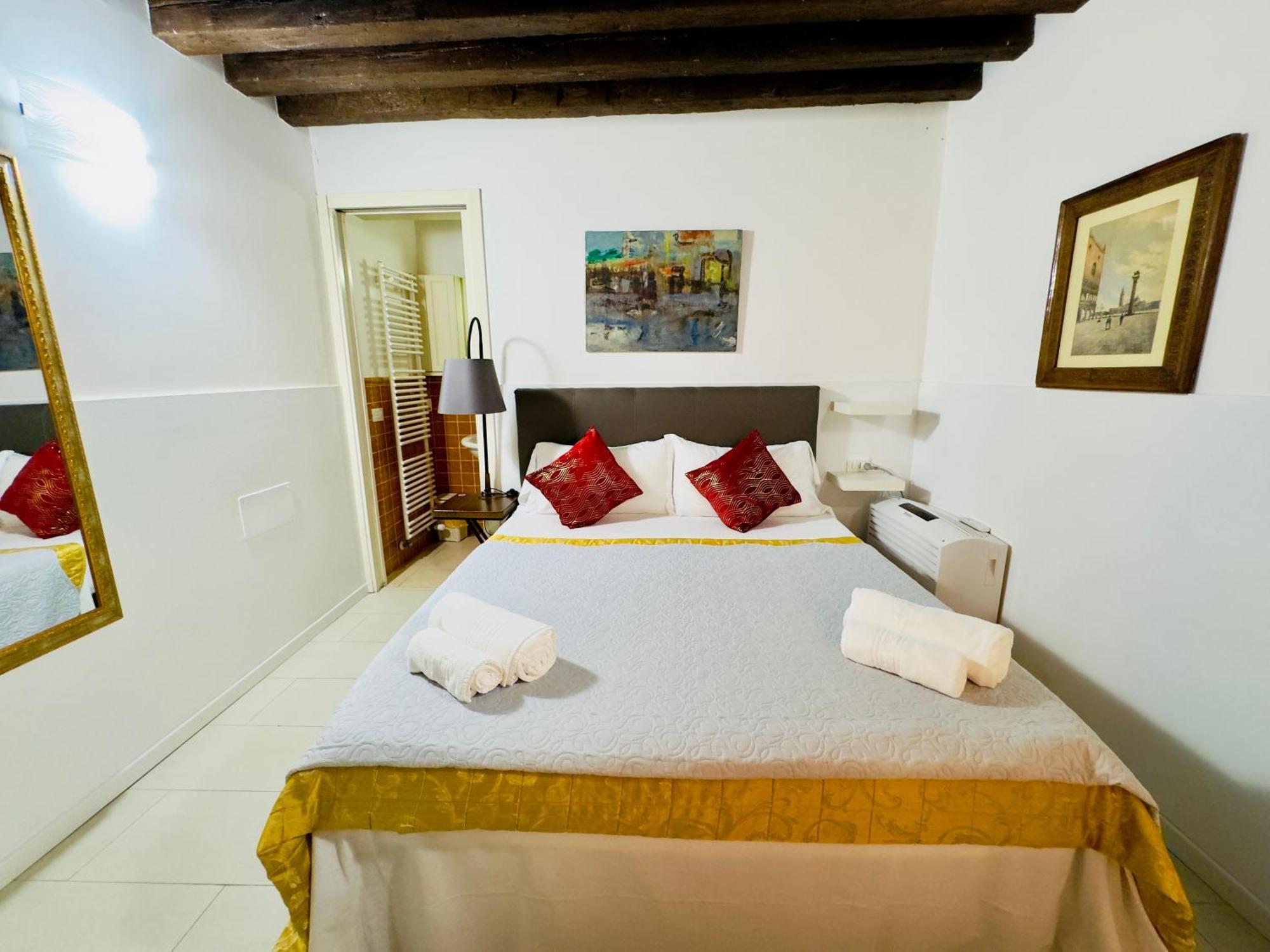 First Dream Venesia Bagian luar foto